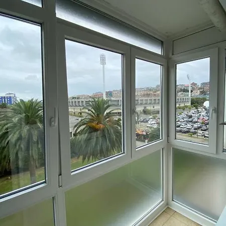 Amplio Piso En La Segunda Playa Del Sardinero Con Ascensor Apartamento